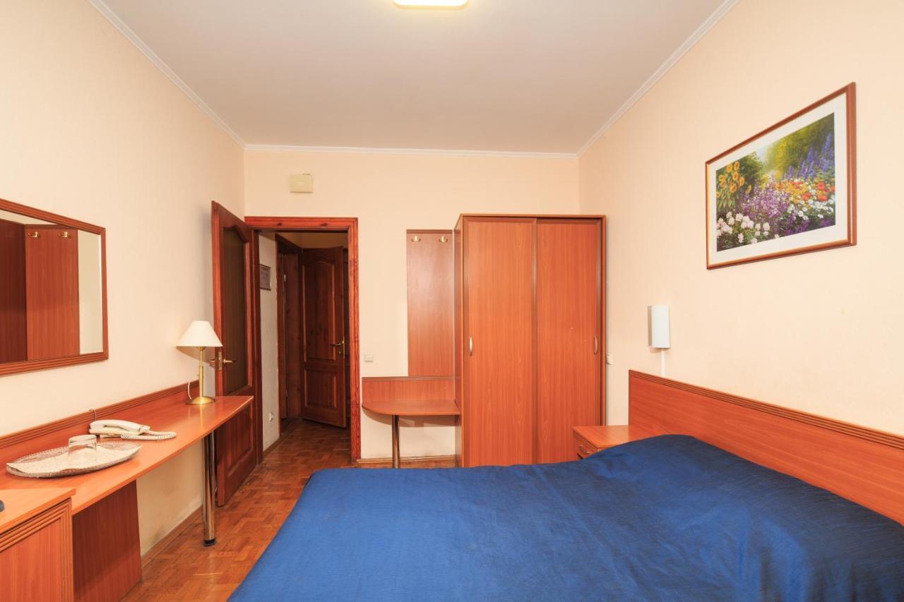 Hotel Zhayvir Kiev Esterno foto