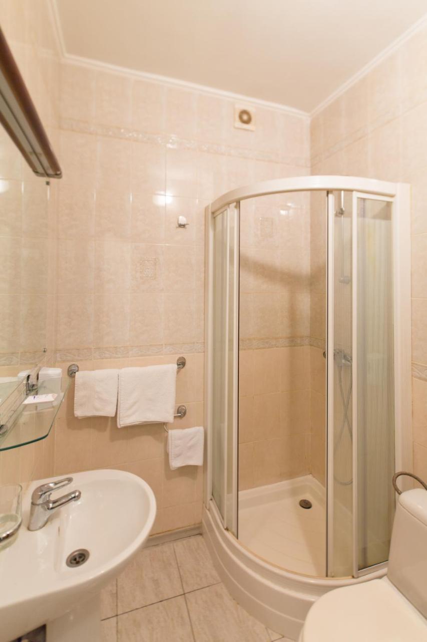 Hotel Zhayvir Kiev Esterno foto