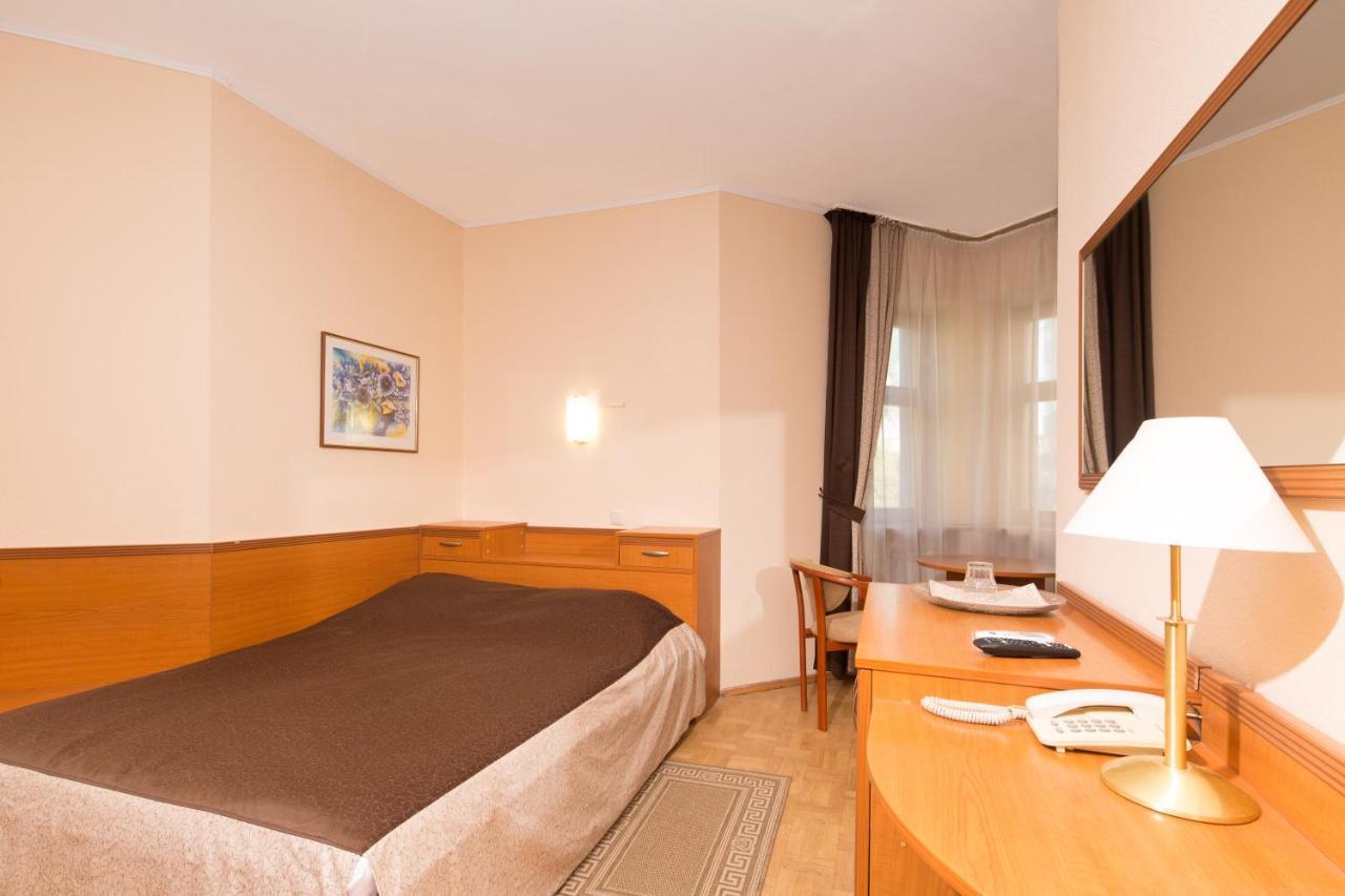 Hotel Zhayvir Kiev Esterno foto
