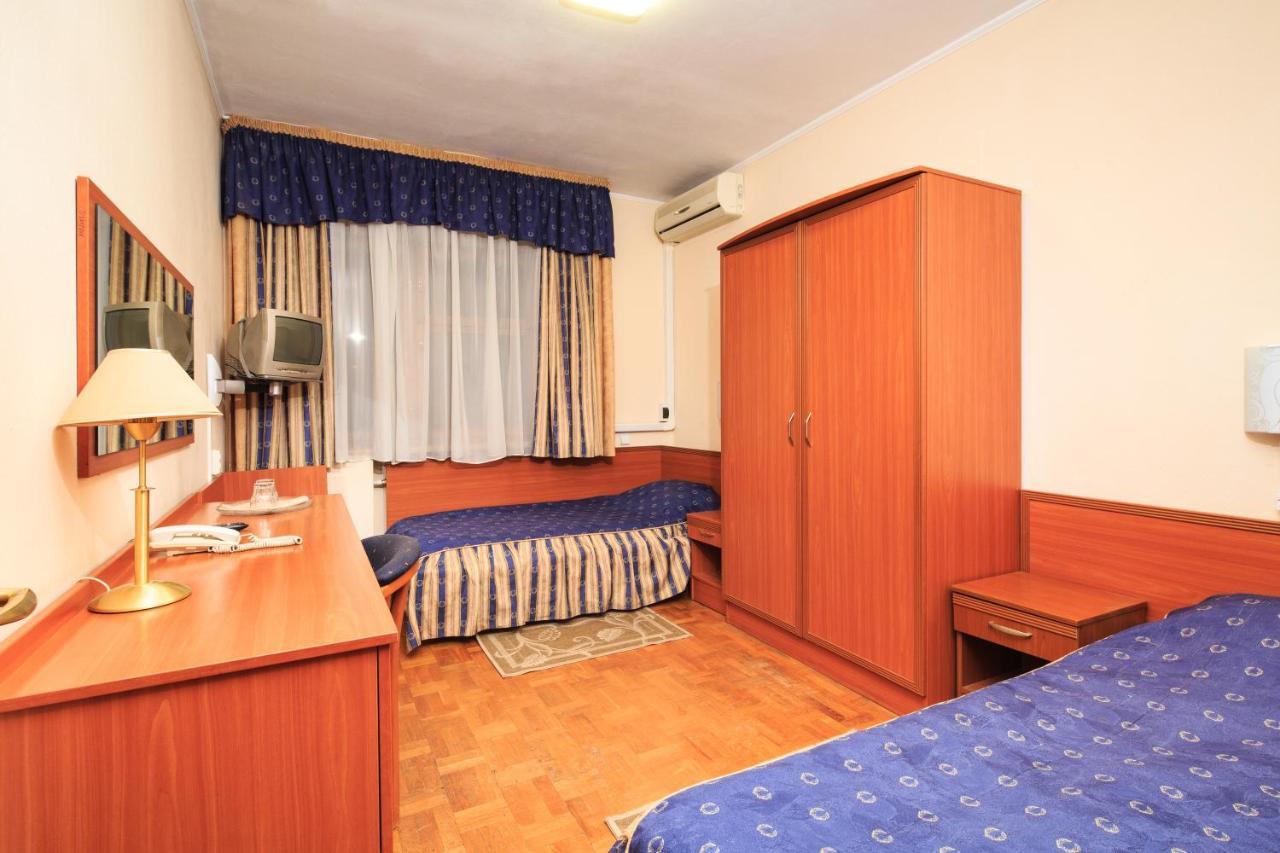 Hotel Zhayvir Kiev Esterno foto