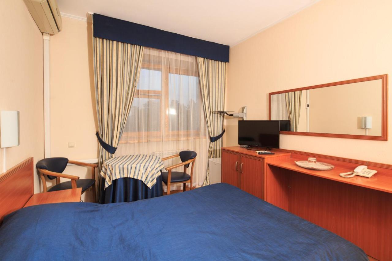 Hotel Zhayvir Kiev Esterno foto