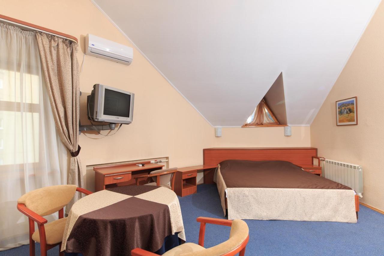Hotel Zhayvir Kiev Esterno foto
