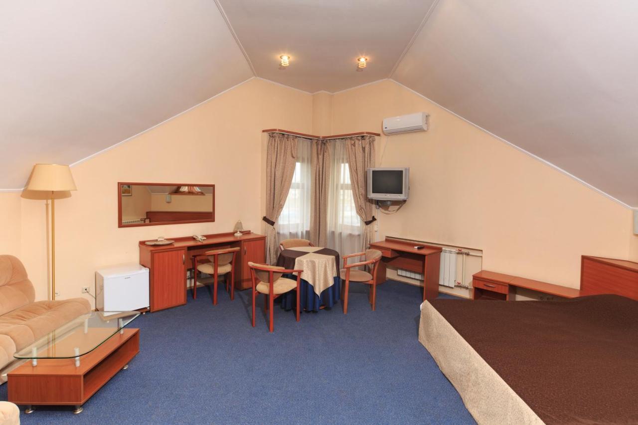 Hotel Zhayvir Kiev Esterno foto