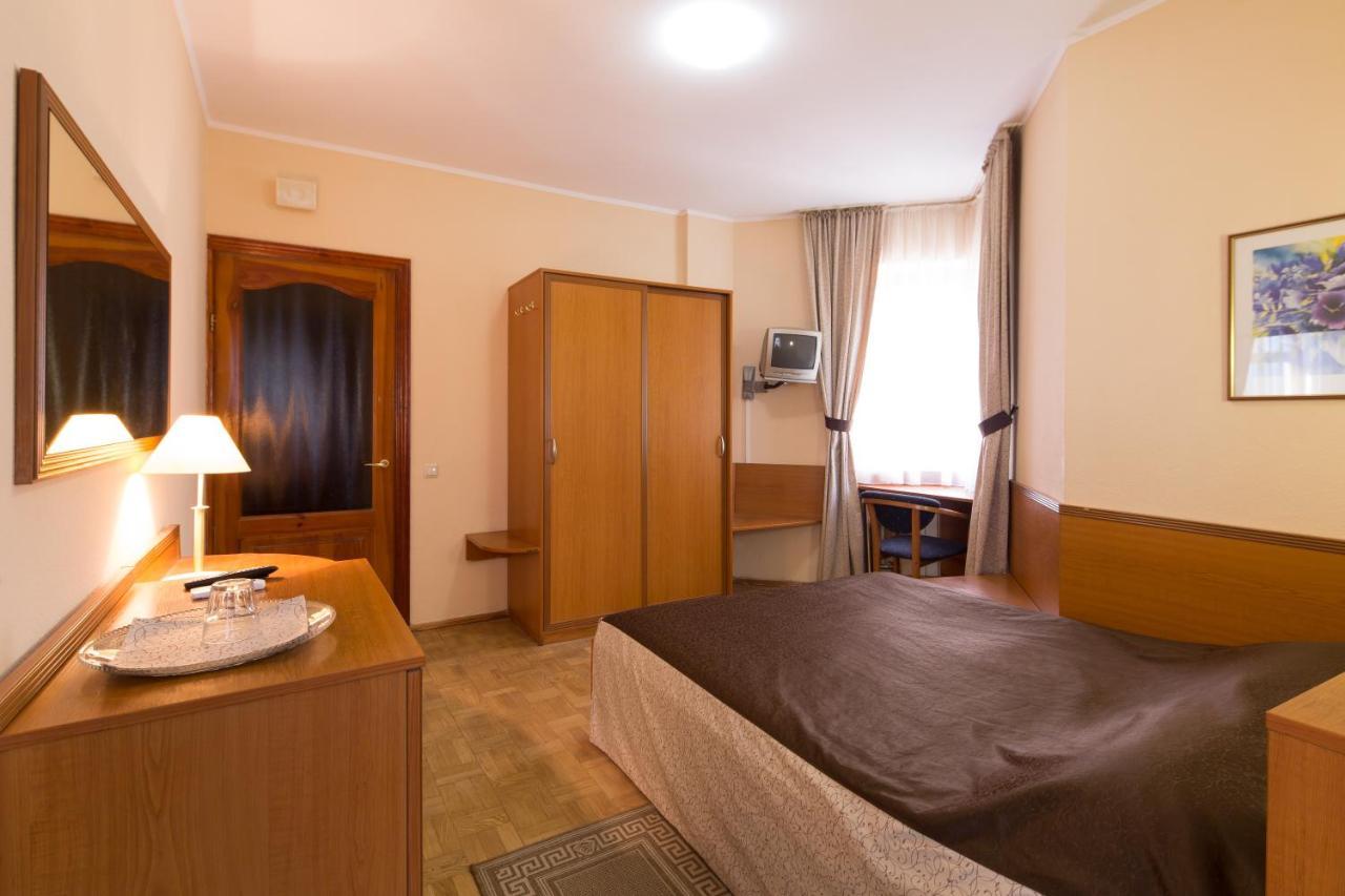 Hotel Zhayvir Kiev Esterno foto