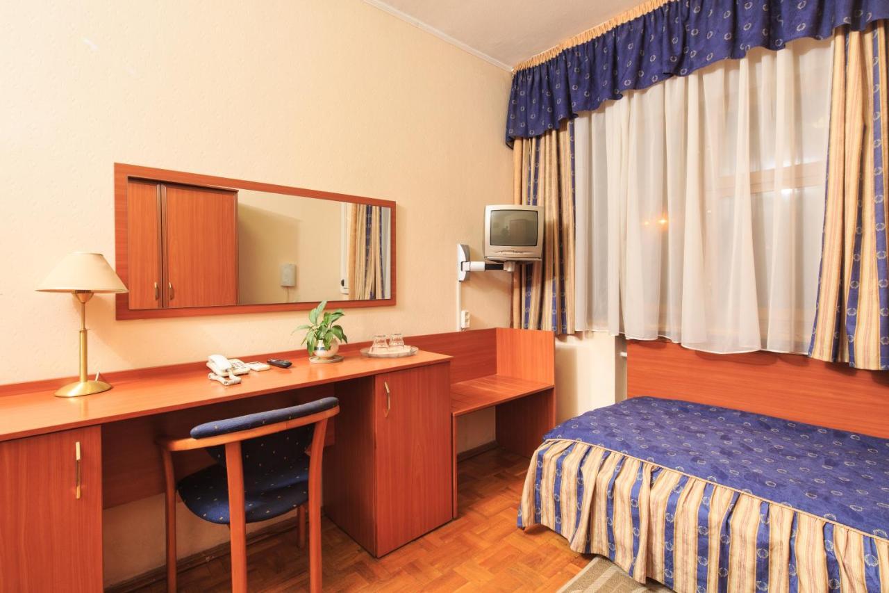 Hotel Zhayvir Kiev Esterno foto